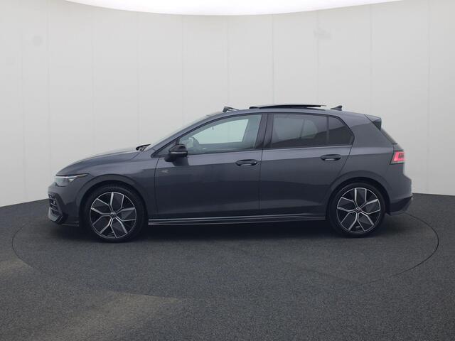 Volkswagen GOLF 1.5eTSI/150PK R-Line DSG · Panoramadak · Camera + Parkeersensoren · Apple/Android Car Play · Garantie t/m 04-06-2030 of 100000km.