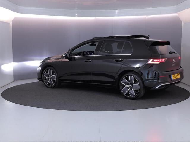 Volkswagen GOLF 1.5 eHybrid Style Edition 204 pk Automaat (DSG) | Verlengde garantie | Navigatie via App | Panoramadak | Parkeersensoren (Park assist) | Achteruitrijcamera | Stoelverwarming |