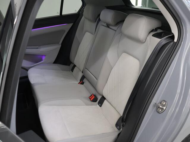 Volkswagen GOLF 1.5 eTSI Style | Ele.verstelbare sportstoel + ERGO | Camera | DAB | Virtual Cockpit | Stoelverwarming | Apple Carplay/Android Auto | Adaptieve Cruise Control | IQ LED |