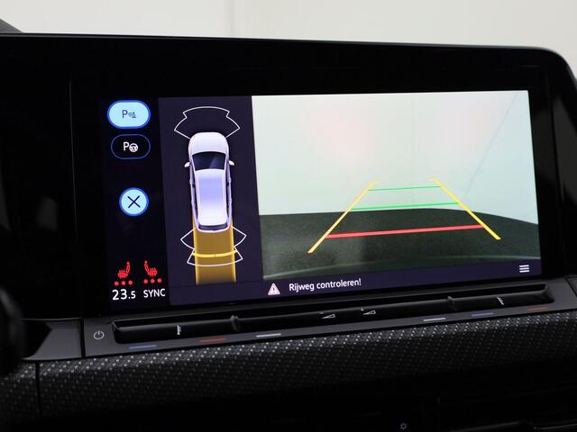 Volkswagen GOLF Variant 1.5eTSI/130PK R-Line DSG · Panoramadak · Camera + Parkeersensoren · Apple/Android
