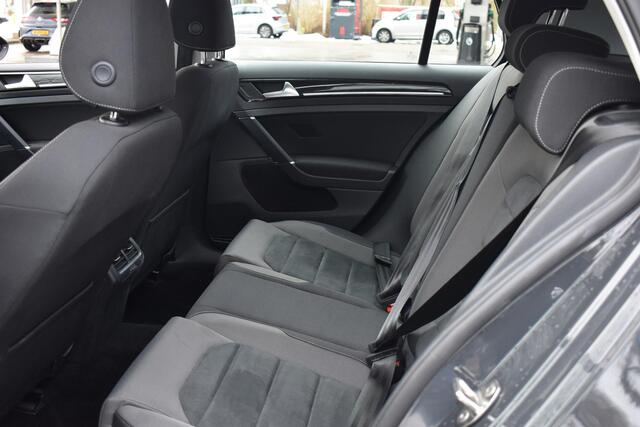 Volkswagen GOLF 1.5 TSI Highline Pack | 18'' LMV | Stoelverwarming | Climate | 12 mnd BOVAG garantie | Whatsapp 06-5318899