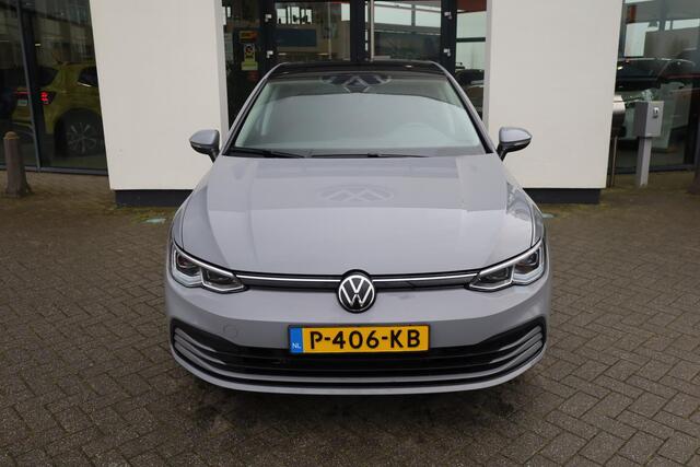 Volkswagen GOLF 1.0 eTSI Life 110PK / 80kW DSG, IQ Matrix LED, achteruitrijcamera, panoramadak, 18" LMV, travel assist, 3 zone climatronic, licht en regen sensor, privacy glas, adaptive cruise control