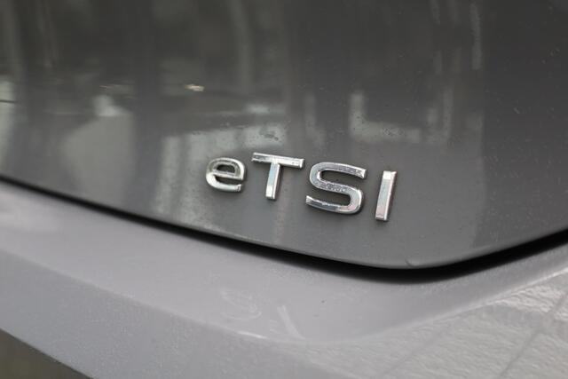 Volkswagen GOLF 1.0 eTSI Life 110PK / 80kW DSG, IQ Matrix LED, achteruitrijcamera, panoramadak, 18" LMV, travel assist, 3 zone climatronic, licht en regen sensor, privacy glas, adaptive cruise control