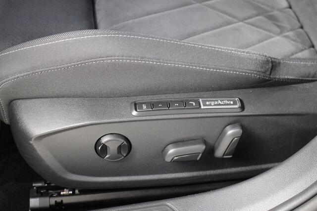 Volkswagen GOLF 1.5 TSI Life Business Navigatie | Camera | El. verstelbare bestuurdersstoel | Stuurverwarming