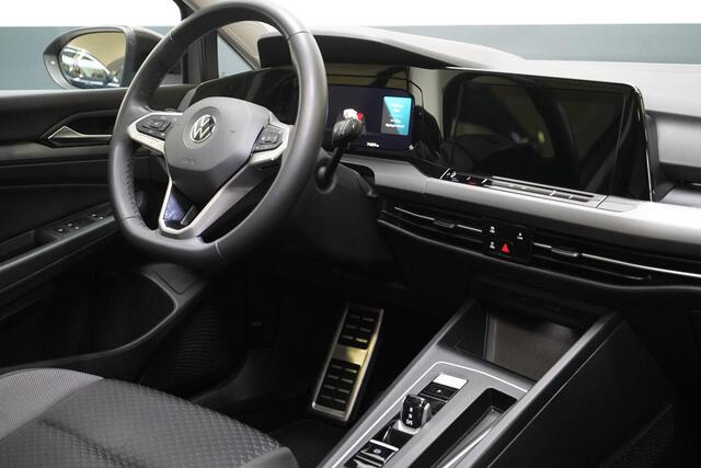 Volkswagen GOLF 1.0 eTSI 110pk Life Business | Schuifdak | Navigatie | Sfeerverlichting | Adaptive Cruise | Apple Carplay