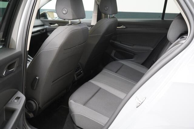 Volkswagen GOLF 1.0 eTSI 110pk Life Business | Schuifdak | Navigatie | Sfeerverlichting | Adaptive Cruise | Apple Carplay