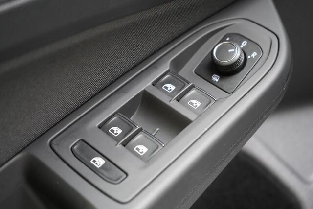 Volkswagen GOLF 1.0 eTSI 110pk Life Business | Schuifdak | Navigatie | Sfeerverlichting | Adaptive Cruise | Apple Carplay