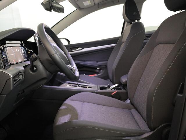 Volkswagen GOLF 1.5 eHybrid Life Edition 204 pk Automaat (DSG) | Verlengde garantie | Navigatie | Parkeersensoren (Park assist) | Achteruitrijcamera |