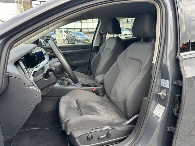 Volkswagen GOLF VIII Lim. 1.5 Tsi Act Highline Massage Matrix Carplay Trekhaak