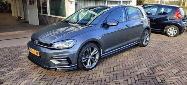 Volkswagen GOLF 1.5 TSI Highline Business R Line