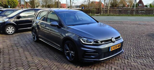 Volkswagen GOLF 1.5 TSI Highline Business R Line