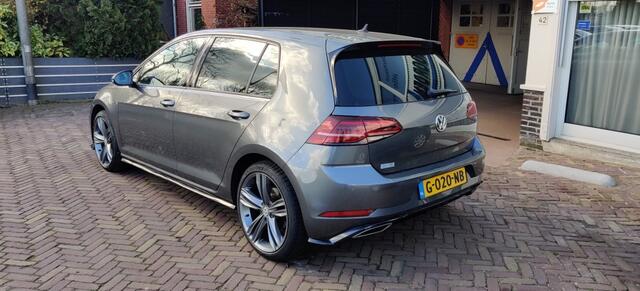 Volkswagen GOLF 1.5 TSI Highline Business R Line