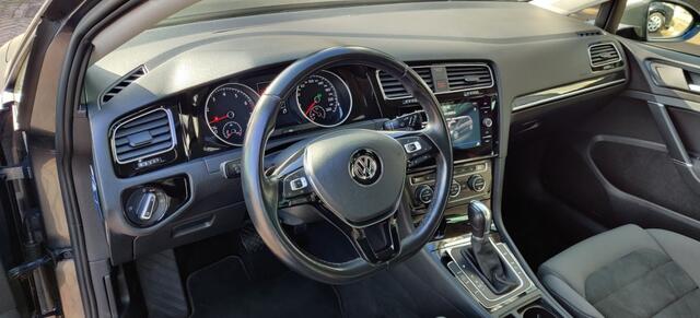 Volkswagen GOLF 1.5 TSI Highline Business R Line