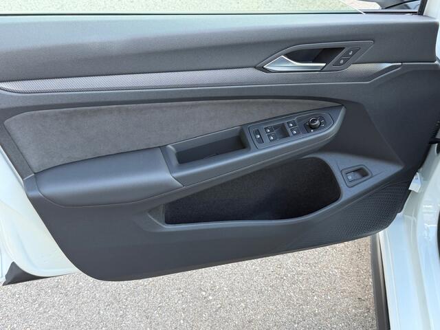 Volkswagen GOLF 1.5 eHybrid GTE 272pk | Black Style | 360 Camera | IQ light | Keyless | Head-up | Rijklaar incl. garantie