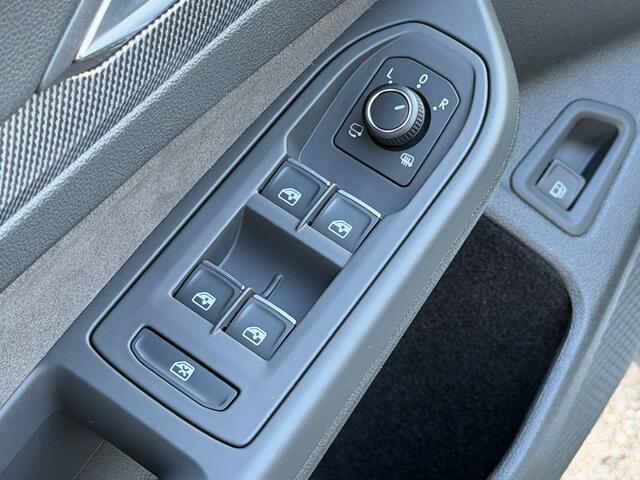 Volkswagen GOLF 1.5 eHybrid GTE 272pk | Black Style | 360 Camera | IQ light | Keyless | Head-up | Rijklaar incl. garantie