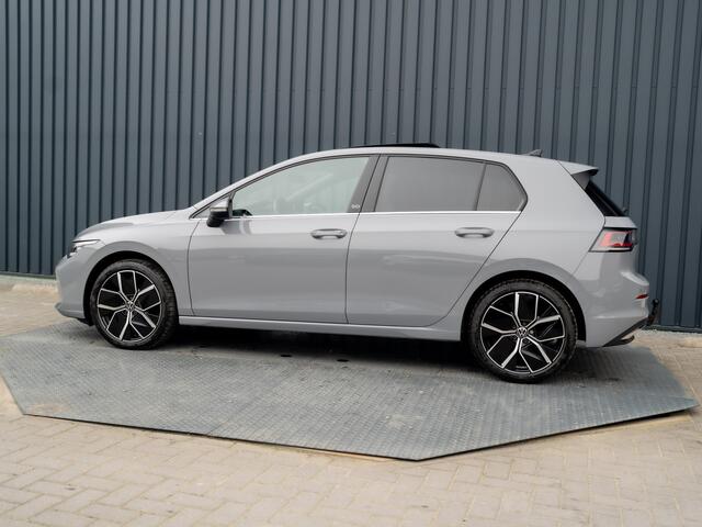 Volkswagen GOLF 1.5 eTSI 50 Edition | Panodak | Trekhaak wegkl. | Stoelgeheugen | Head Up | IQ Light | Prijs Rijklaar!!