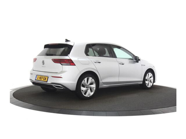 Volkswagen GOLF 1.5 TSI Life Bussines Stoelverwarming Navi Led