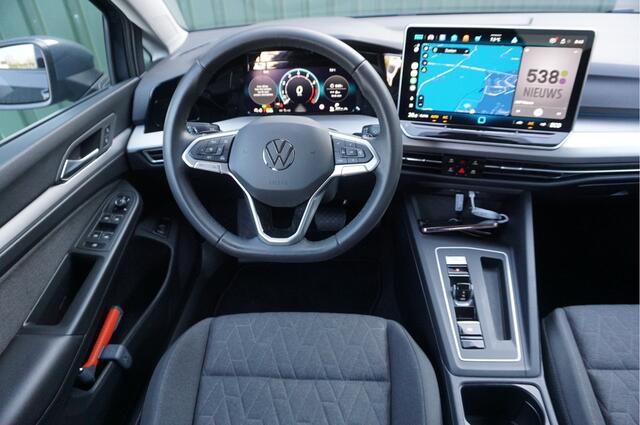 Volkswagen GOLF 1.5 eHybrid Life Edition + Plug-in / 140km/ Keyless/ Camera/ Groot scherm/ 17inch/ Schitterend!