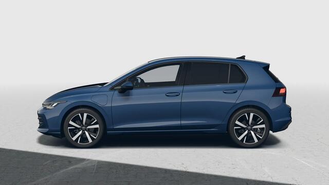 Volkswagen GOLF 1.5 eHybrid 204 6DSG eHybrid Life Edition | 'App-Connect' draadloze smartphone integratie | Achterbank in ongelijke delen neerklapbaar incl. middenarmsteun en doorlaadmogelijkheid | Achteruitrijcamera (Rear View)