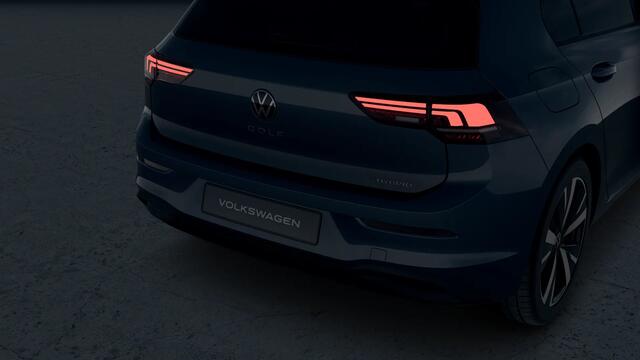 Volkswagen GOLF 1.5 eHybrid 204 6DSG eHybrid Life Edition | 'App-Connect' draadloze smartphone integratie | Achterbank in ongelijke delen neerklapbaar incl. middenarmsteun en doorlaadmogelijkheid | Achteruitrijcamera (Rear View)