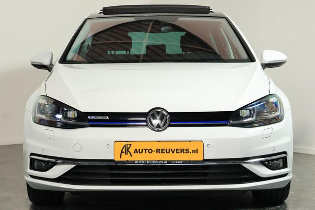 Volkswagen GOLF 1.5 TSI Highline JOIN Panorama / Opendak / DSG / Dynamic LED / Navi
