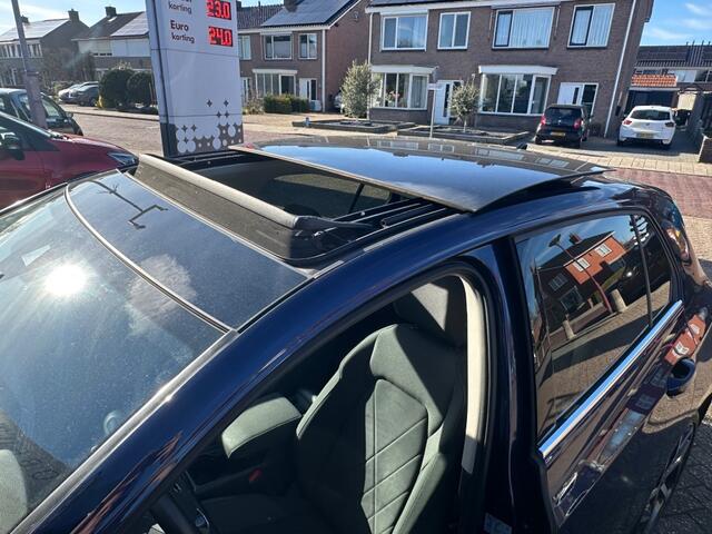 Volkswagen GOLF 1.5 eTSI Style El. Schuif/Kanteldak Navi 360 camera Sens