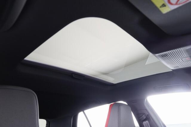 Volkswagen GOLF GTI 2.0 195 kW / 265 pk TSI Hatchback 7 versn. DSG | Verlengde garantie | Panorama dak | Head up Display | Harman Kardon |