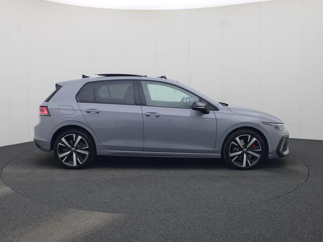 Volkswagen GOLF 1.5eHybrid 200kW/272PK Black Style GTE · Panoramadak · 360°Camera + Parkeersensoren · Leder · Elektrische stoelverstelling · HEAD-UP Display · Garantie t/m 15-04-2030 of 100000km