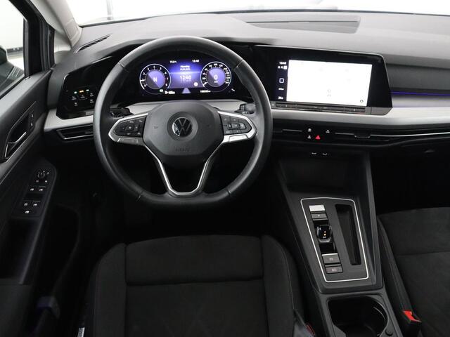 Volkswagen GOLF 1.0 eTSI Life | Camera | Massage | Carplay | Adaptive cruise | Memory | Navigatie | Sfeerverlichting | Side Assist | File Assistent | Climate control | Park Assist | Getint glas