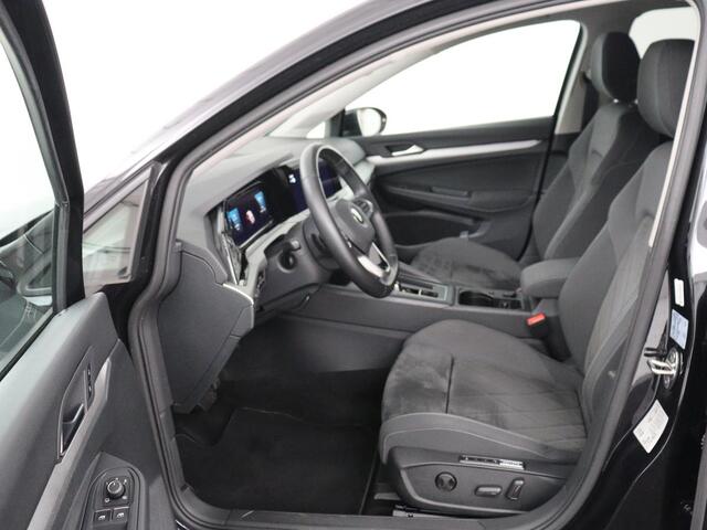 Volkswagen GOLF 1.0 eTSI Life | Camera | Massage | Carplay | Adaptive cruise | Memory | Navigatie | Sfeerverlichting | Side Assist | File Assistent | Climate control | Park Assist | Getint glas