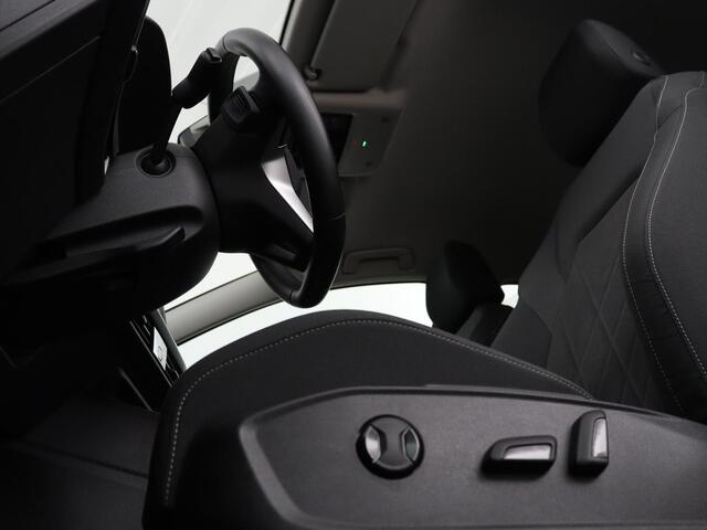 Volkswagen GOLF 1.0 eTSI Life | Camera | Massage | Carplay | Adaptive cruise | Memory | Navigatie | Sfeerverlichting | Side Assist | File Assistent | Climate control | Park Assist | Getint glas