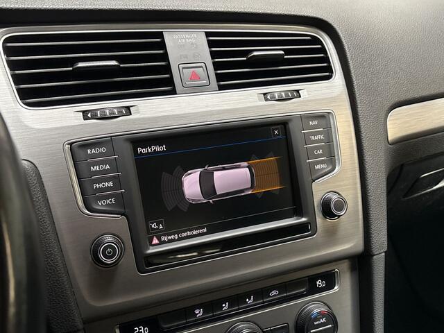 Volkswagen GOLF 1.0 TSI Sportline (APPLE CARPLAY, NAVIGATIE, CLIMATE, SPORTSTOELEN, LM VELGEN, PARKEERSENSOREN, CRUISE, NIEUWE APK, NIEUWSTAAT)