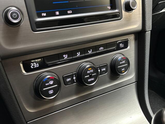 Volkswagen GOLF 1.0 TSI Sportline (APPLE CARPLAY, NAVIGATIE, CLIMATE, SPORTSTOELEN, LM VELGEN, PARKEERSENSOREN, CRUISE, NIEUWE APK, NIEUWSTAAT)