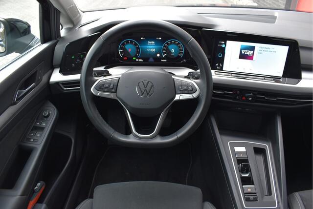 Volkswagen GOLF 1.0 eTSI Business Adaptive cruise, ErgoActive+memory, Stuur/Stoelverwarming, Carplay,
