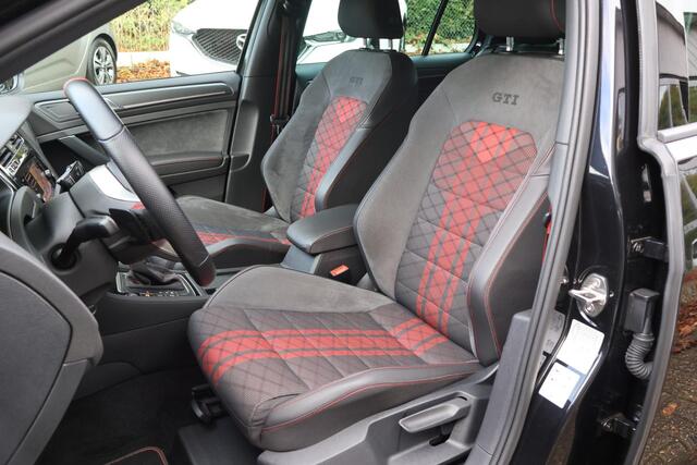 Volkswagen GOLF 2.0 TSI GTI TCR .