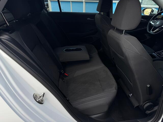 Volkswagen GOLF 1.4 eHybrid Style | Achteruitrijcamera | Stoel/Stuur Verwarming |