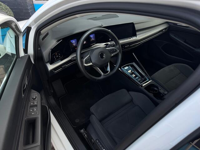 Volkswagen GOLF 1.4 eHybrid Style | Achteruitrijcamera | Stoel/Stuur Verwarming |