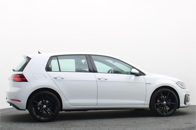 Volkswagen GOLF 1.4 TSI PHEV GTE Virtual Cockpit, Apple Carplay, LED, Stoelverwarming, 19"