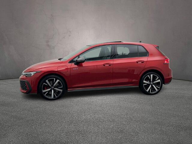 Volkswagen GOLF GTE 1.5 TSI eHybrid 272pk DSG Automaat Trekhaak, Lederen bekleding, Panoramadak, 360 camera, LED matrix koplampen, Black style, Adaptive cruise control