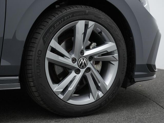 Volkswagen GOLF 1.5 TSI 130 pk R-Line | Adaptive Cruise | Navigatie | Sportonderstel | Keyless Entry | Parkeersensoren voor/achter | Carplay