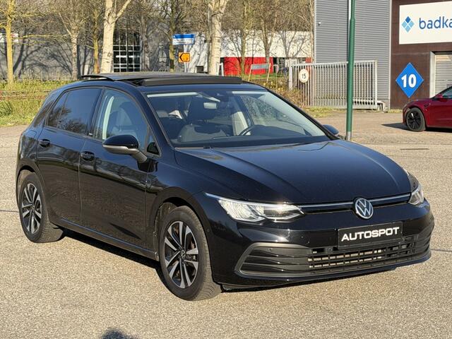 Volkswagen GOLF 1.5 eTSI 1.5 eTSI 150pk Pano Navi ACC Sfeerverlichting