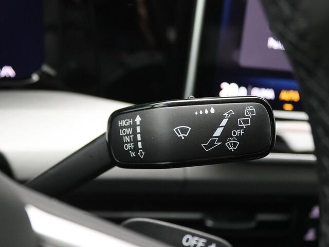 Volkswagen GOLF 1.5 eHybrid Life Edition 204PK DSG Trekhaak, Memorystoel, Ergo Active Stoelen, 17" LM Velgen, Keyless, Side Assist, Stoel-Stuurverwarming, Navi via Apple Carplay/Android Auto