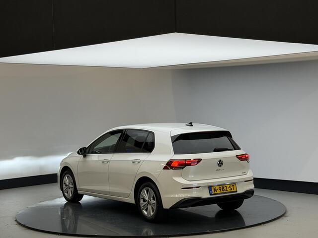 Volkswagen GOLF 1.0 eTSI Life | Carplay | All weatherbanden | 1e eigenaar | Dealeronderhouden | NL auto