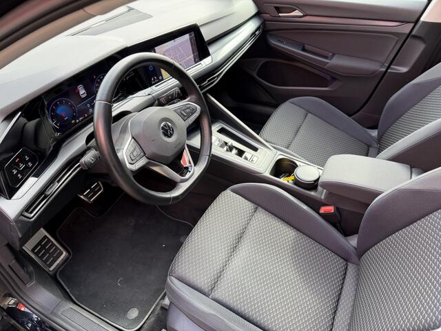 Volkswagen GOLF 1.5 eTSI 150pk Pano Navi ACC IQ Light Sfeerverlichting