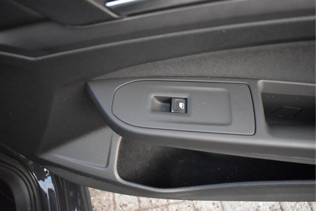 Volkswagen GOLF 1.4 eHybrid Style, BOEKJES,NAP EN ONDERHOUDSHISTORIE