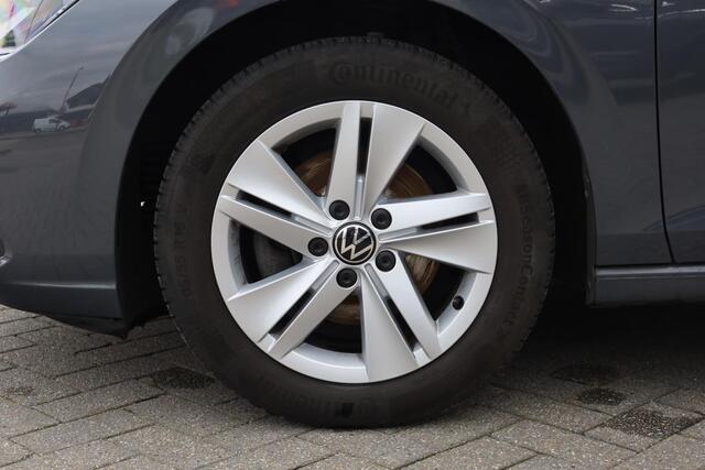 Volkswagen GOLF 1.0 TSI Life Privacy glas, Ergo stoelen achteruitrijcamera (rear view), 3-zone climatronic, sfeerverlichting