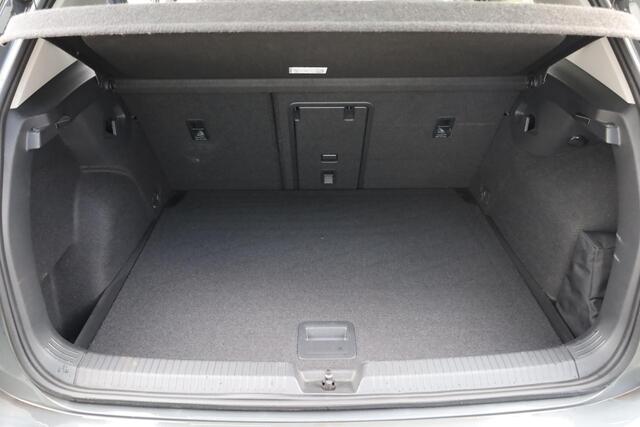Volkswagen GOLF 1.0 TSI Life Privacy glas, Ergo stoelen achteruitrijcamera (rear view), 3-zone climatronic, sfeerverlichting