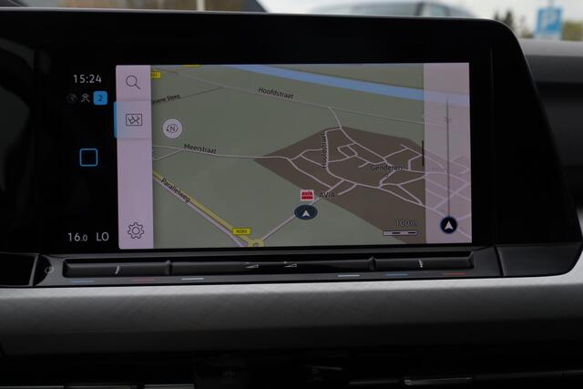 Volkswagen GOLF 1.0 TSI Life Privacy glas, Ergo stoelen achteruitrijcamera (rear view), 3-zone climatronic, sfeerverlichting