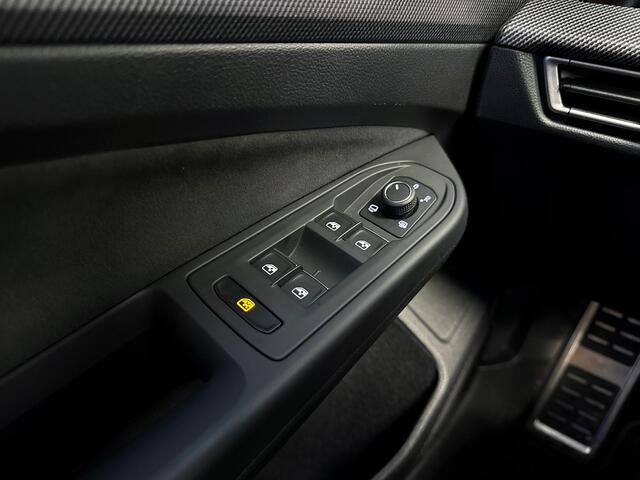 Volkswagen GOLF 1.5 150pk eTSI R-Line Edition Dodehoeksensoren | Achteruitrijcamera | Stoelverwarming