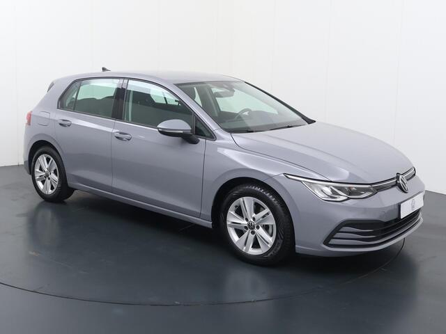 Volkswagen GOLF 1.0 TSI Life | 110 PK | Achteruitrijcamera | Navigatiesysteem | Adaptive cruise control |